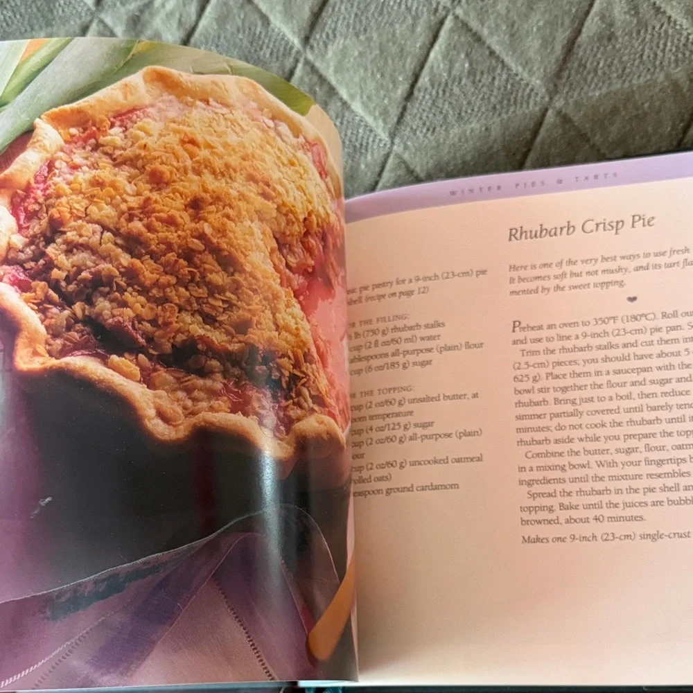 Williams Sonoma Pies & Tarts Recipe Book with Colorful Cover